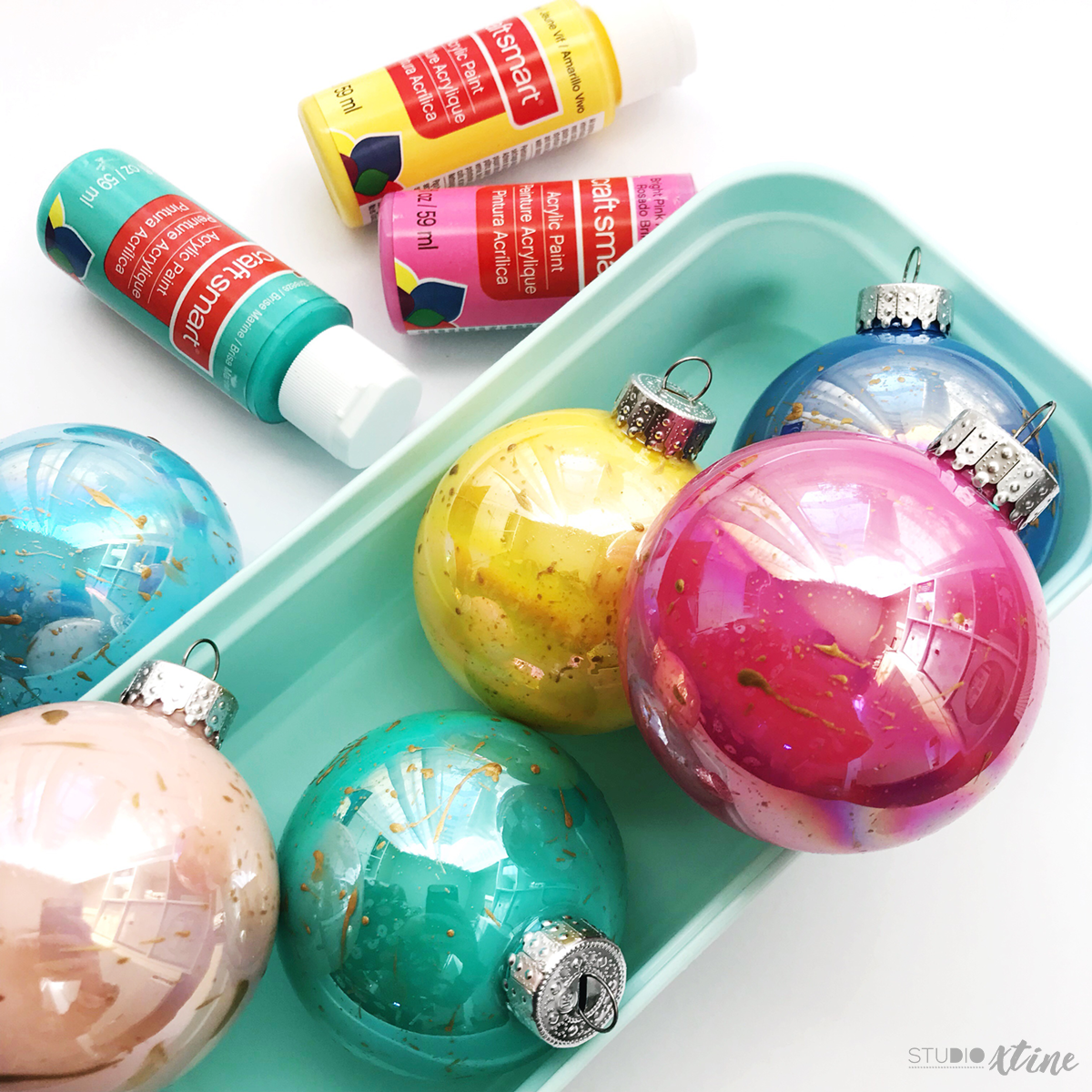 DIY Iridescent Gold Splatter Painted Ornaments - A Kailo Chic Life